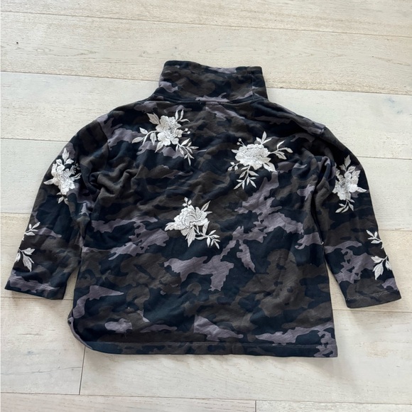 Johnny Was- Women’s Santal Camo Drawstring Turtleneck Sweatshirt Embroidered PM - Picture 5 of 10